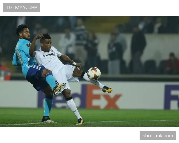 吉马良斯助力英超球队冲击赛季巅峰,近期表现稳健引发广泛关注 吉马良斯助力英超球队冲击赛季巅峰,近期表现稳健引发广泛关注