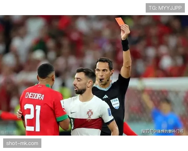 吐口水为何直接红牌？解析足球场上的暴力行为判罚规则